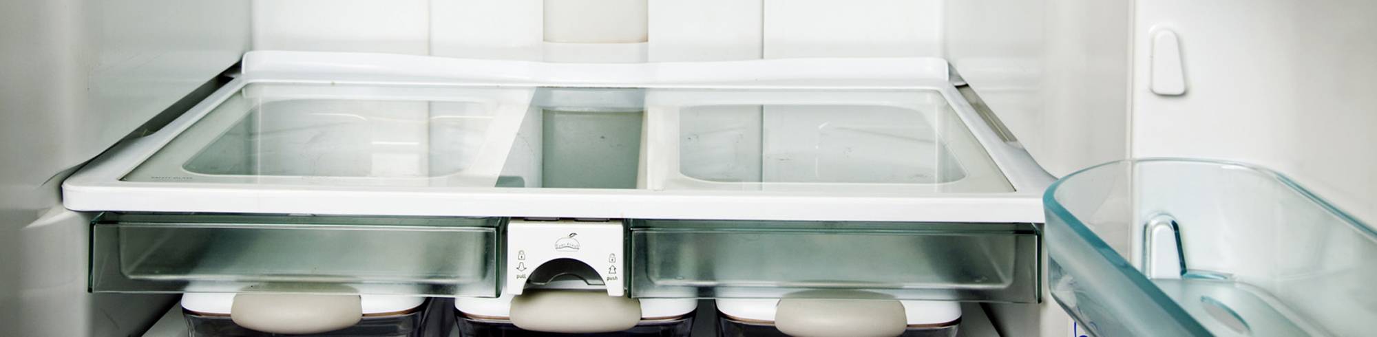 Lichthärtende Kunststoffklebstoffe von Dymax für den Einsatz in Kühlschränken